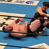 「ウルフアロン、初の「後楽園ホール」でデビュー４連勝も成田蓮「ヒザ十字」にもん絶…場外では凶器で殴打「全部真っ向から受け止めてはね返す」…２・１１大阪で激突」の画像1