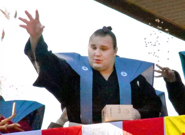 大関・安青錦が富岡八幡宮で豆まき　日本の節分文化は「とてもいいことだと思う。もっといろいろなことを勉強したい」