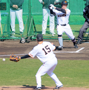 【巨人】佐々木俊輔が大勢から中前打！松井氏指導後に即結果…ライブＢＰ