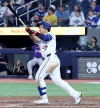 岡本和真が日米通算２５０号本塁打達成　２戦連発　チームは１４失点で連勝ストップ　