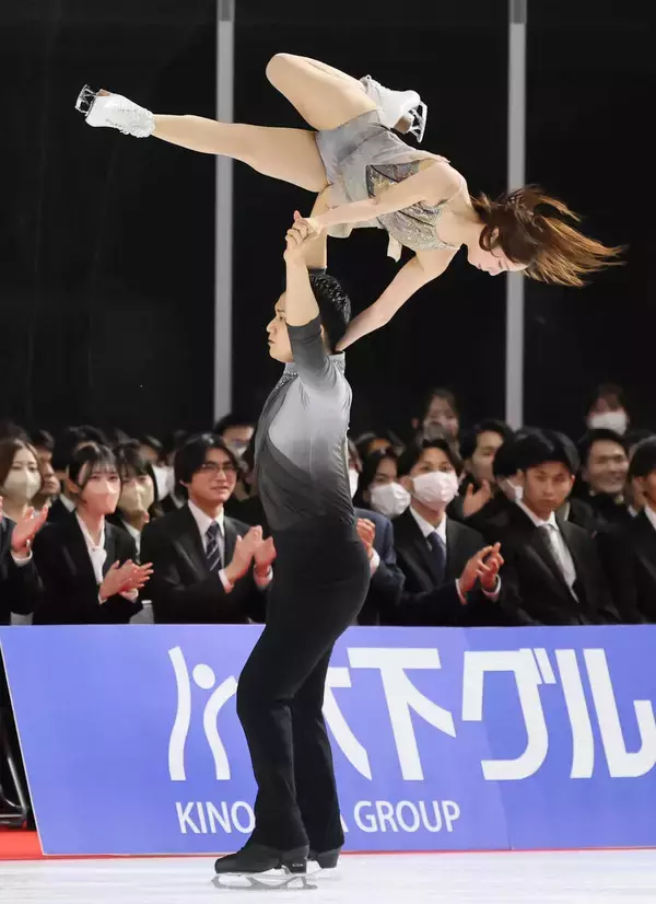 【フィギュア】りくりゅうが木下グループの入社式にサプライズ出演　伝説の「グラディエーター」披露、３３３人の新入社員に金言「失敗がなければ、今の自分たちはなかった」