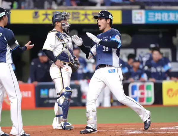 【西武】プロ１号の佐藤太陽が正二塁手に名乗り「ここからが頑張り時」…外崎、石井、滝沢らが争うも定着できず