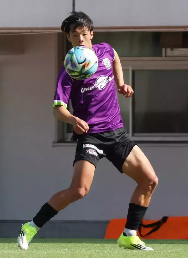 【Ｊ２藤枝】MF行友祐翔がU-19日本代表候補に選出　鹿屋体育大中退し今月６日に加入発表されたばかり「クラブに合流して間もないですが、いち早くプレーしている姿を見ていただけるように」