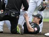 「【ロッテ】種市篤暉が担架で退場のアクシデント　激痛に顔をゆがめる　左足首負傷か」の画像1