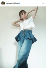 奥菜恵、ウエストちら見せ！デニムのコーデショット「最高にかわいい」「あの頃と変わらない」「惚れるわぁ」「似合いすぎる」