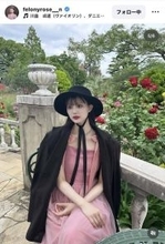鶴嶋乃愛、ノースリ＆デコルテ開けドレス姿が美しすぎる！「ほんとにバラがとってもよくお似合い」