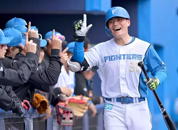 日本ハム・清宮幸太郎「ＤＯＭＩれ！」の「レ」で１号の喜びを表現…山崎臨時コーチの助言が一押し