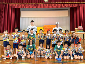 【阪神】秋山拓巳ベースボール・アンバサダー「すごく楽しそうに熱を持ってやってくれて」亀山つとむ氏と沖縄の小学校で“夢授業”