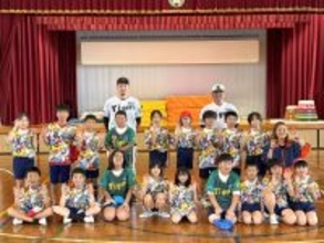 【阪神】秋山拓巳ベースボール・アンバサダー「すごく楽しそうに熱を持ってやってくれて」亀山つとむ氏と沖縄の小学校で“夢授業”