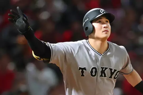 巨人・泉口友汰「マーさんに負けをつけるわけにはいかない」崖っぷち９回に逆転Ｖ２ラン