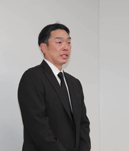 阿部慎之助前監督が辞任会見で涙の謝罪と長女への配慮求める「娘も高校３年生という年頃な子ですので、どうか皆さま、温かく見守っていただければ幸いです」