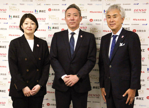 【アイスホッケー】新コーチにレジェンド久保英恵氏　「経験を選手に還元できたら」　スマイルジャパン新体制会見　アンバサダーには石原伸晃氏