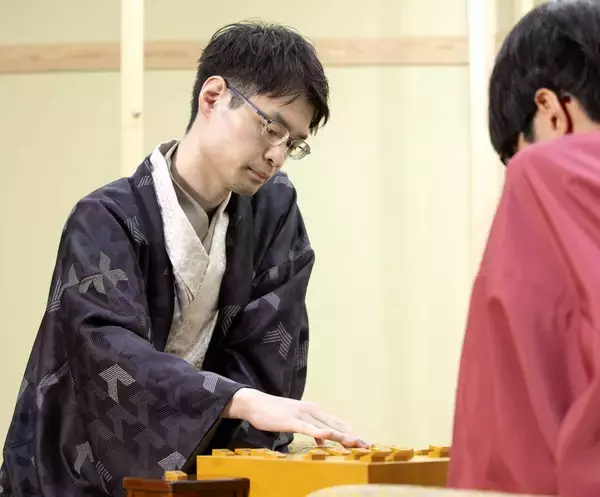 第４７回将棋日本シリーズＪＴプロ公式戦　１回戦第２局は近藤誠也八段が初出場対決を制す