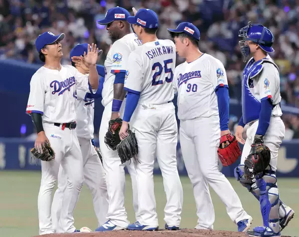 セ界混沌！借金１５の２チームがＡクラスを視界に捉える　中日が"最下位独走"の最大１２・５差から２・５差へ　広島も３位ＤｅＮＡに０―６→８―７大逆転　最大９・５差から中日同様に急接近