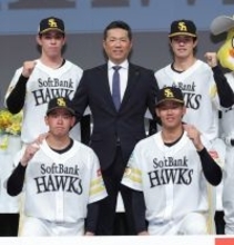 【ソフトバンク】小久保裕紀監督がルーキーズへ「野球ノート」指令「成長には必須」１位指名の佐々木麟太郎は不在
