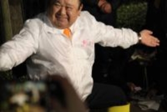 クロマグロ史上最高値５億１０３０万円で落札の「すしざんまい」木村社長お決まりポーズで喜び表現「まるでジェットコースターに」