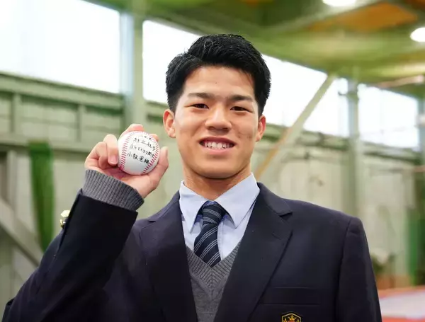 【ＤｅＮＡ】育成１位・清水詩太が７時間長旅の車中で爆睡入寮　憧れは「宮崎さん」