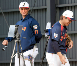 侍投手陣のキーマンにダルビッシュ有や首脳陣が熱視線　オリックスコンビがそろってブルペン入り