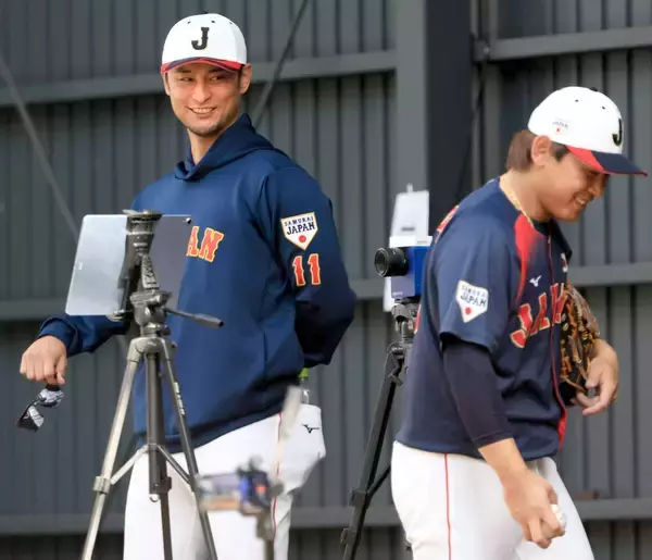 侍投手陣のキーマンにダルビッシュ有や首脳陣が熱視線　オリックスコンビがそろってブルペン入り