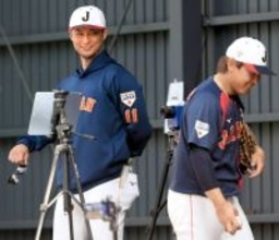 侍投手陣のキーマンにダルビッシュ有や首脳陣が熱視線　オリックスコンビがそろってブルペン入り