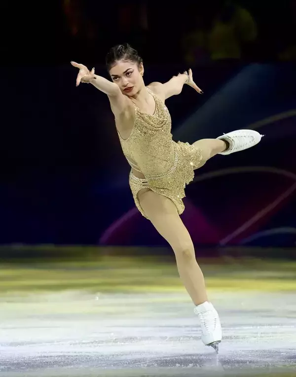 【五輪】ペトロシャン、金色衣装でキレキレのエキシビ披露　最後は尻もち？　も大歓声に笑顔