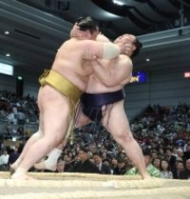 友風が輝に押し出しに敗れ７敗目　「恒例ですけど、何も言うことはありません」