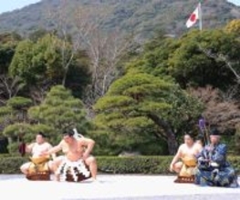 横綱・大の里が伊勢神宮で土俵入り　春場所で負傷休場後初めて取組も「ケガを回復させて来場所へ」