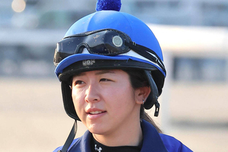 落馬で両足負傷の今村聖奈騎手が１５、１６日の復帰目指し調教に騎乗「気を引き締めていきます」　