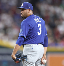ドジャースが救援を連日入れ替え　かつてのエース候補は降格、日本時間１９日に守護神ディアス昇格へ
