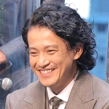 小栗旬、ハリウッドと共同制作映画の現場は「すごかった。海外の方が来てる２週間だけ」「彼らが帰ったら…」「主演なのになあ」弁当などの“落差”ぼやく