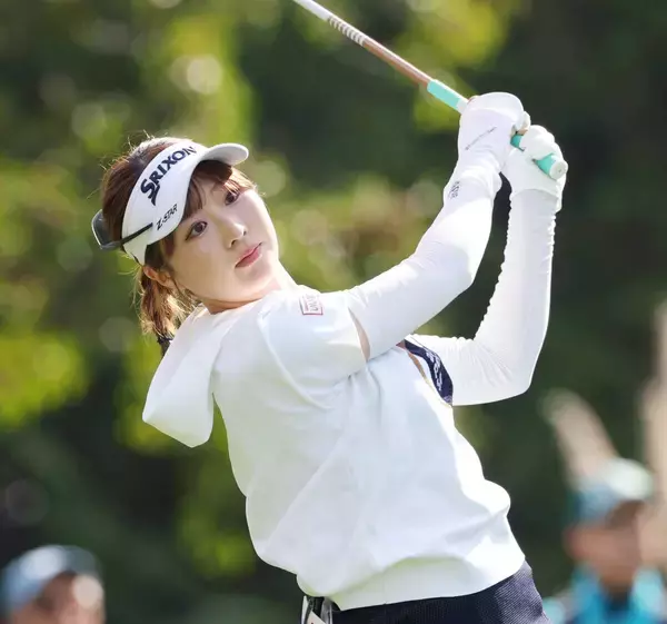 【女子ゴルフ】都玲華「ショットはパッパラパ～。パットに助けられた」　ツアー初優勝へ３差９位浮上