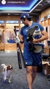 大谷翔平、ドジャースタジアムで走り回る愛犬デコピンの最新姿を連続投稿　ほほ笑ましい２Ｓ写真も公開
