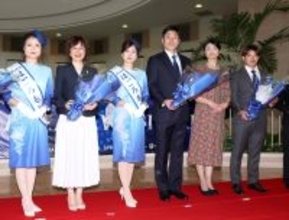 【ＤｅＮＡ】キャンプ地宜野湾で歓迎セレモニー　相川亮二新監督が地元ファンにＶ宣言