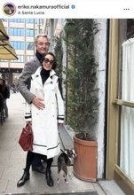 退社から２７年…ミラノ在住の元フジ人気女子アナ、お茶目な夫からバックハグ！中村江里子アナが「素敵」