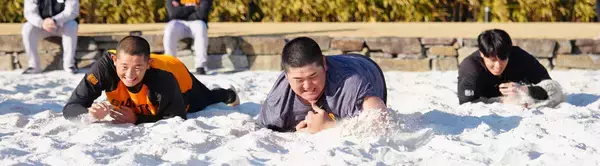 【巨人】霧島酒造と異色のコラボ　砂場でフィジカルトレーニング