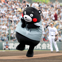 【ソフトバンク】くまモンが始球式に登場！ノーワインドアップで投じた１球は…熊本で「ファイト！九州デー」ロッテ戦