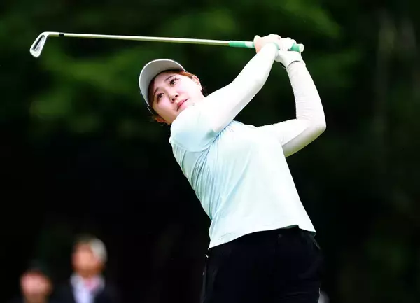【女子ゴルフ】ルーキー倉林紅が１０人目バースデーＶへ１差３位浮上　過去に不動裕理、上田桃子、イ・ボミらが達成