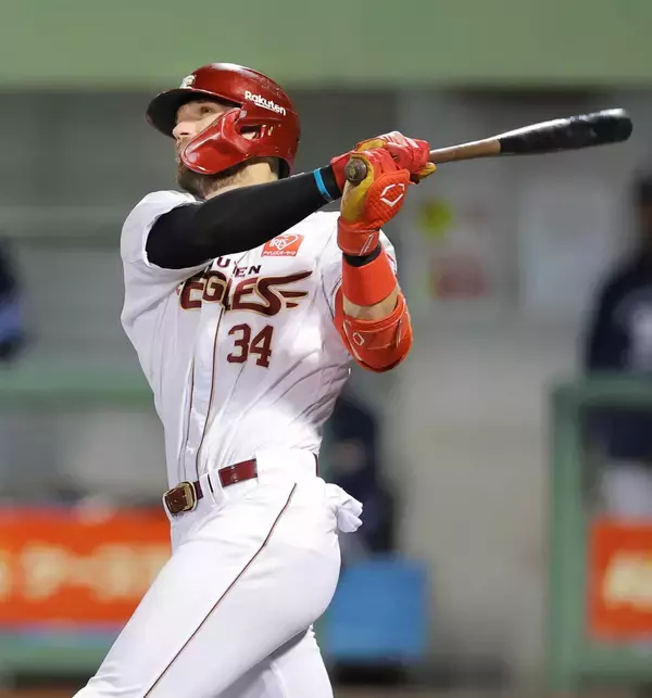 【楽天】 マッカスカーが逆転満塁アーチ　ＮＰＢ通算１００勝目を狙う前田健太を援護　６回に打線爆発