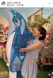 「鷲見玲奈アナ、青ストライプの衣装ショットがさわやか！「素敵です」「可愛すぎ」「母親になってより美しい」」の画像1