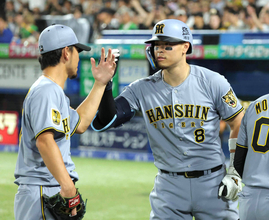 【阪神】佐藤輝明、打った瞬間に確信の右中間へ３３号ソロ　驚異の今季３度目の３戦連発　初回にはタイムリーでＮＰＢ最速タイ６年目の通算５００打点到達