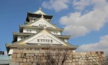 大阪城が「豊臣兄弟！」仕様に！１２月２７日までのぼりやポスターを掲載　企画展示も開催