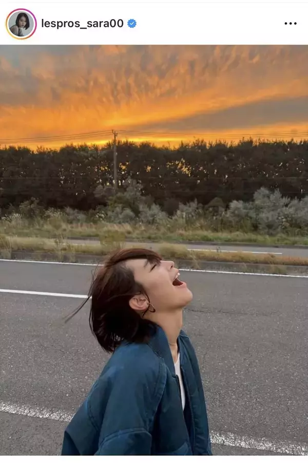 南沙良、へそ出しコーデを披露！「かわええやん」「素敵な表情」「カッコいい！」「へそ出し姿も魅力的」