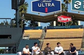 佐々木朗希、大谷翔平とステージ登壇で大歓声　今季の目標は「シーズンを投げ切る」「けがなくマウンドに」