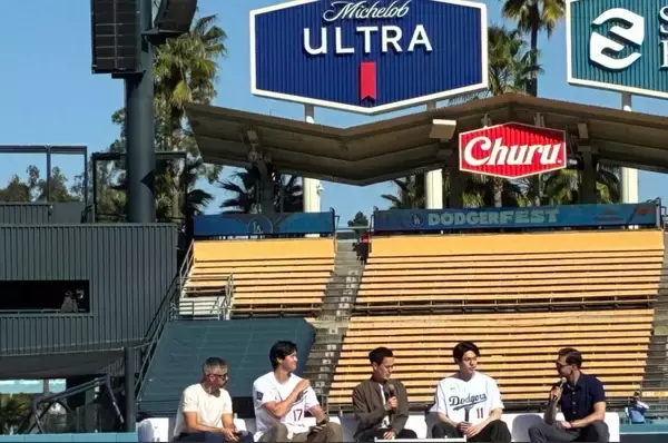 佐々木朗希、大谷翔平とステージ登壇で大歓声　今季の目標は「シーズンを投げ切る」「けがなくマウンドに」