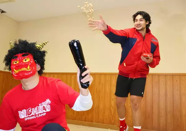 【広島】新外国人ターノックが豆まき体験　初ブルペンに新井監督「真っすぐも力があるし、威圧感もあるピッチャー」
