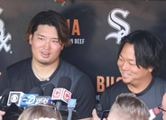 村上宗隆、味方先制弾で絶叫　欠場のドジャース戦でベンチ最前列熱烈応援　佐々木朗希攻略法も伝授？
