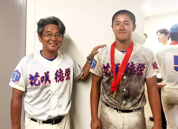 【高校野球】 花咲徳栄の優勝に貢献した岩井隆監督の次男・虹太郎「元気がよくて流れを変えてくれる選手」と父も絶賛