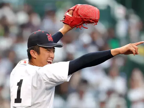 【甲子園】横浜・織田翔希、笑顔で完璧リリーフ「すごく楽しい」重圧どころか大歓声に士気高揚　圧巻の４回無安打７奪三振…一問一答