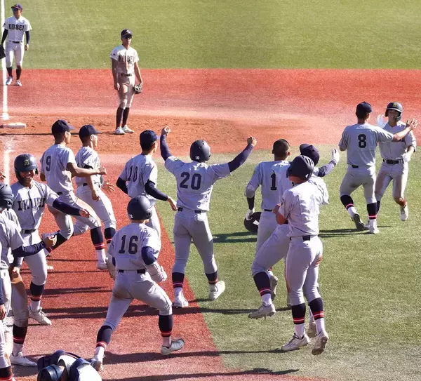 【高校野球】仙台育英が逆転サヨナラ勝ちで４年ぶりセンバツ出場濃厚　２日間計７時間２２分　再び延長タイブレーク制す