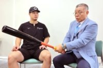 【阪神】佐藤輝明が掛布雅之氏に進化の秘密を激白　メジャー流の守備と大谷翔平の打撃も参考に…特別対談前編